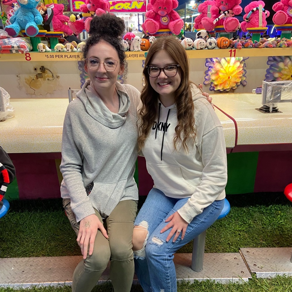 Meet your Posher, Brooke and Skyla *FREE GIFT WITH EVERY PURCHASE*